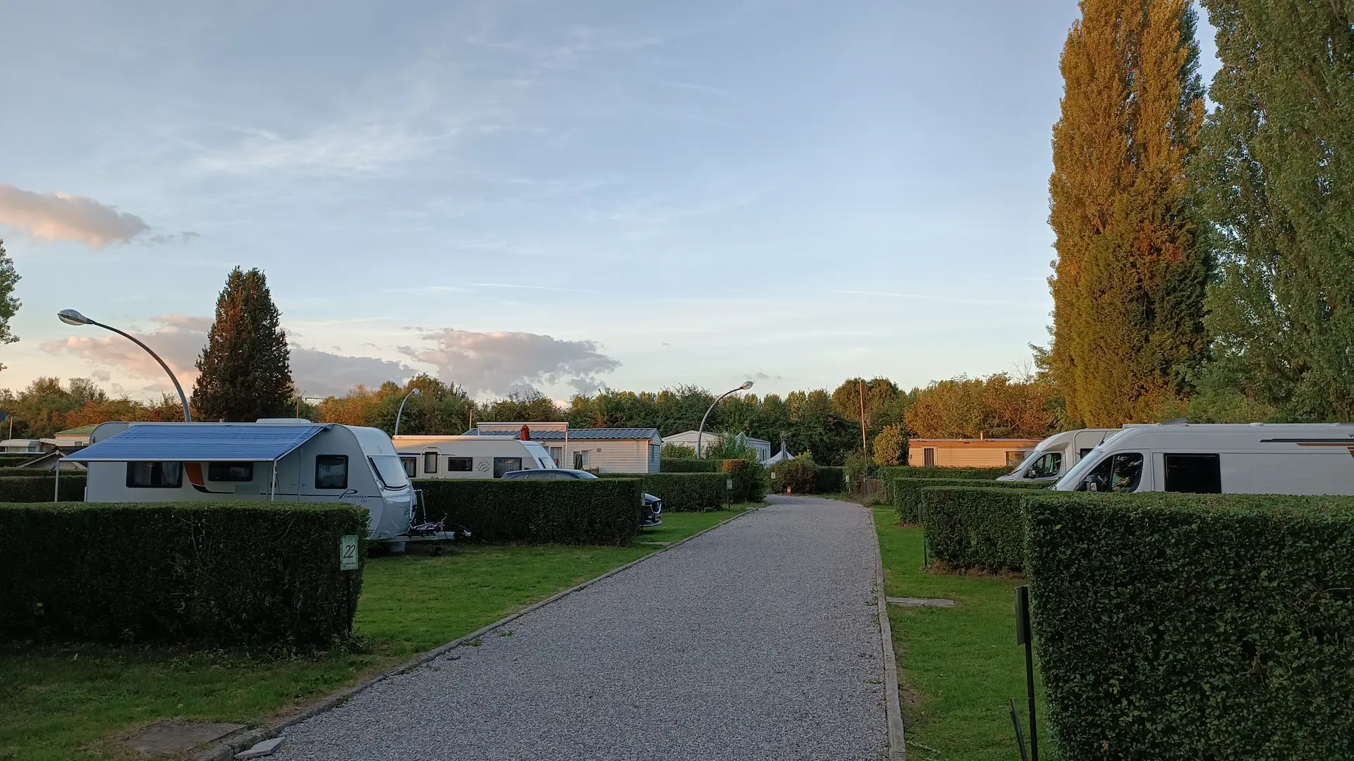 De grandes parcelles verdoyantes