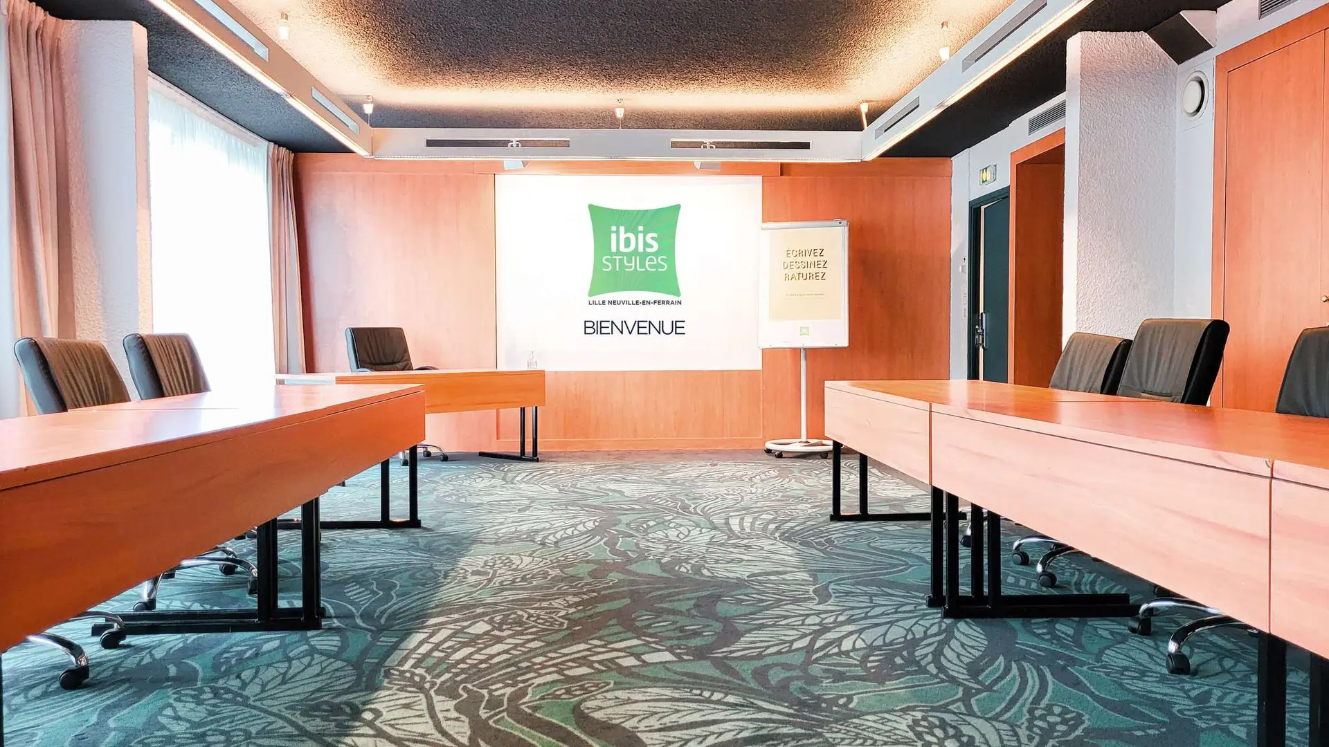 Ibis Styles Neuville en Ferrain 6