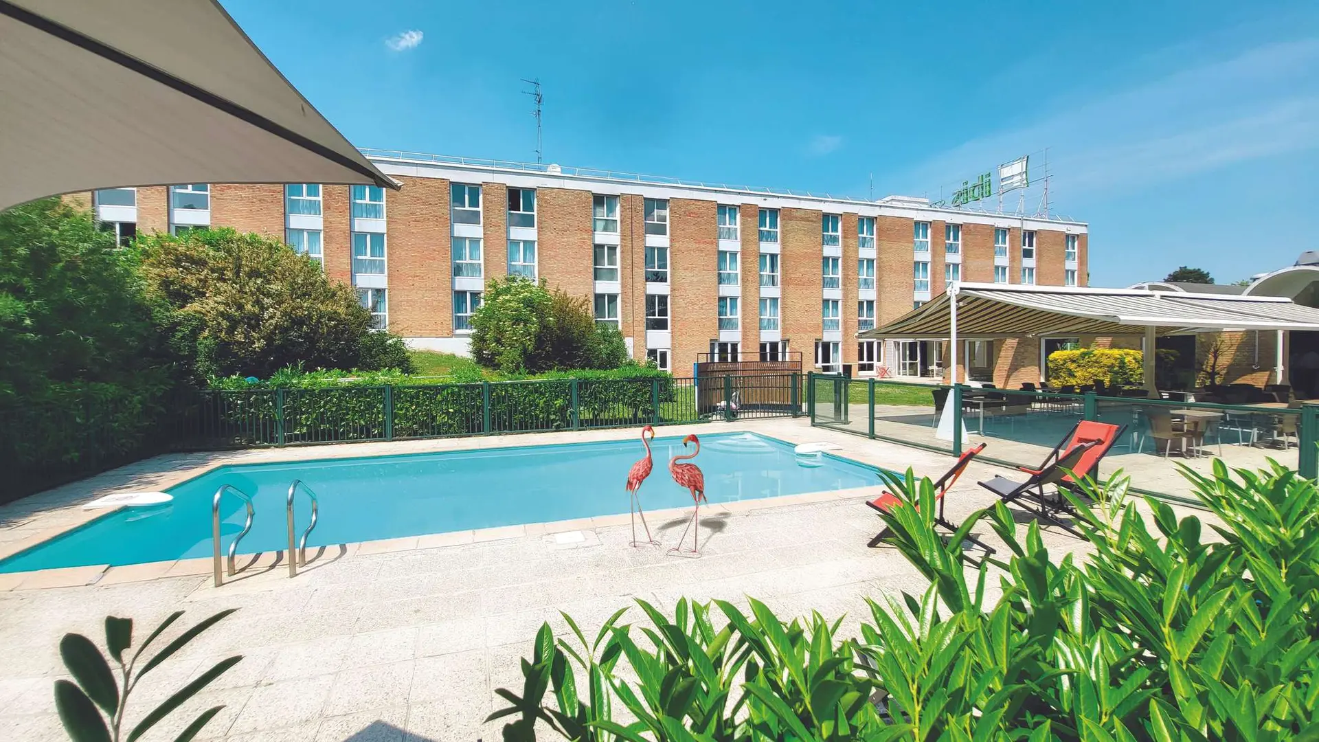Ibis Styles Neuville en Ferrain 8