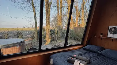Intérieur de la cabane @ La Ferme 1851