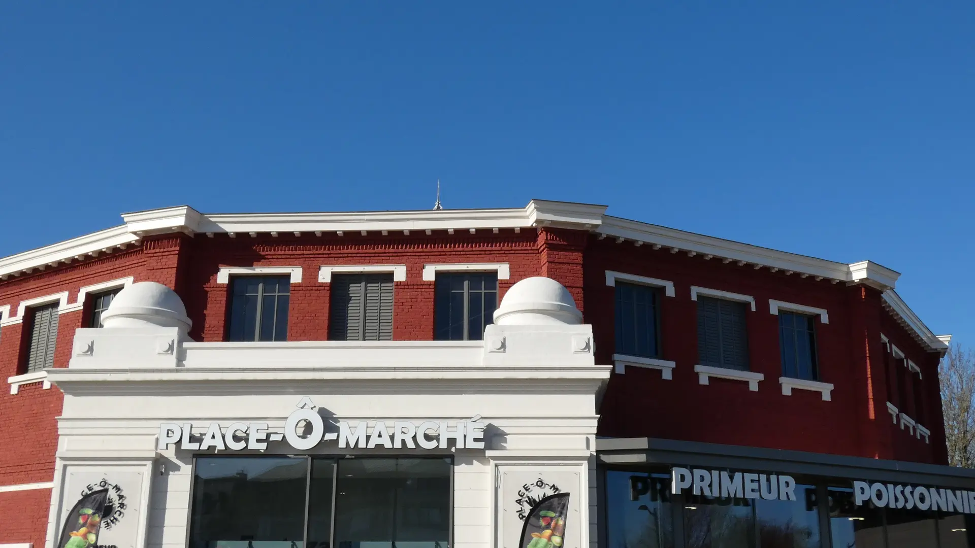 Facade Place O marché Valenciennes