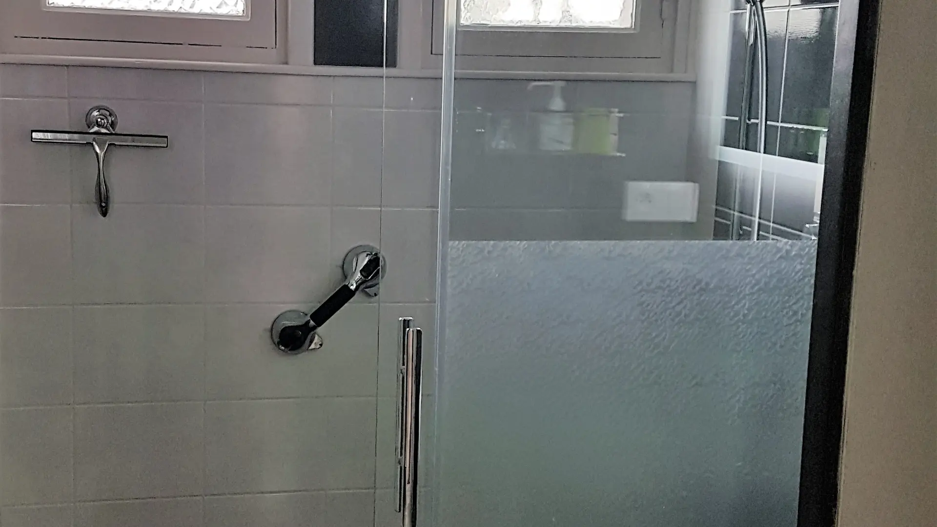 SALLE DE BAIN REZ-DE-CHAUSSEE