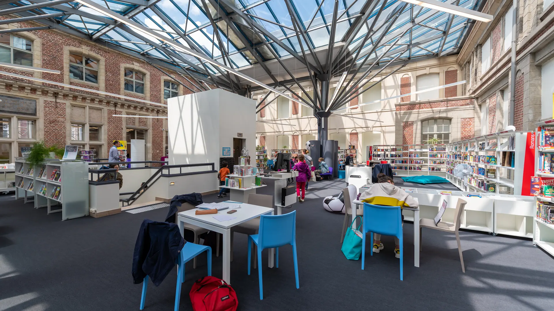 TD190612029-interieur-mediatheque-simone-veil-valenciennes
