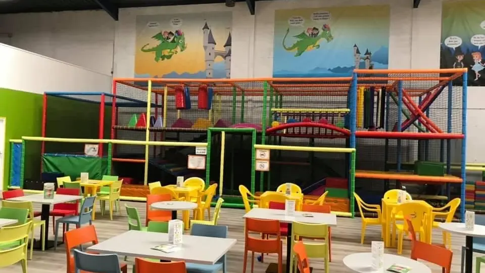 Universkids-Rouvignies-vue-des-tables