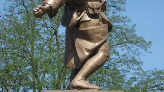 statue du poilu à la grenade