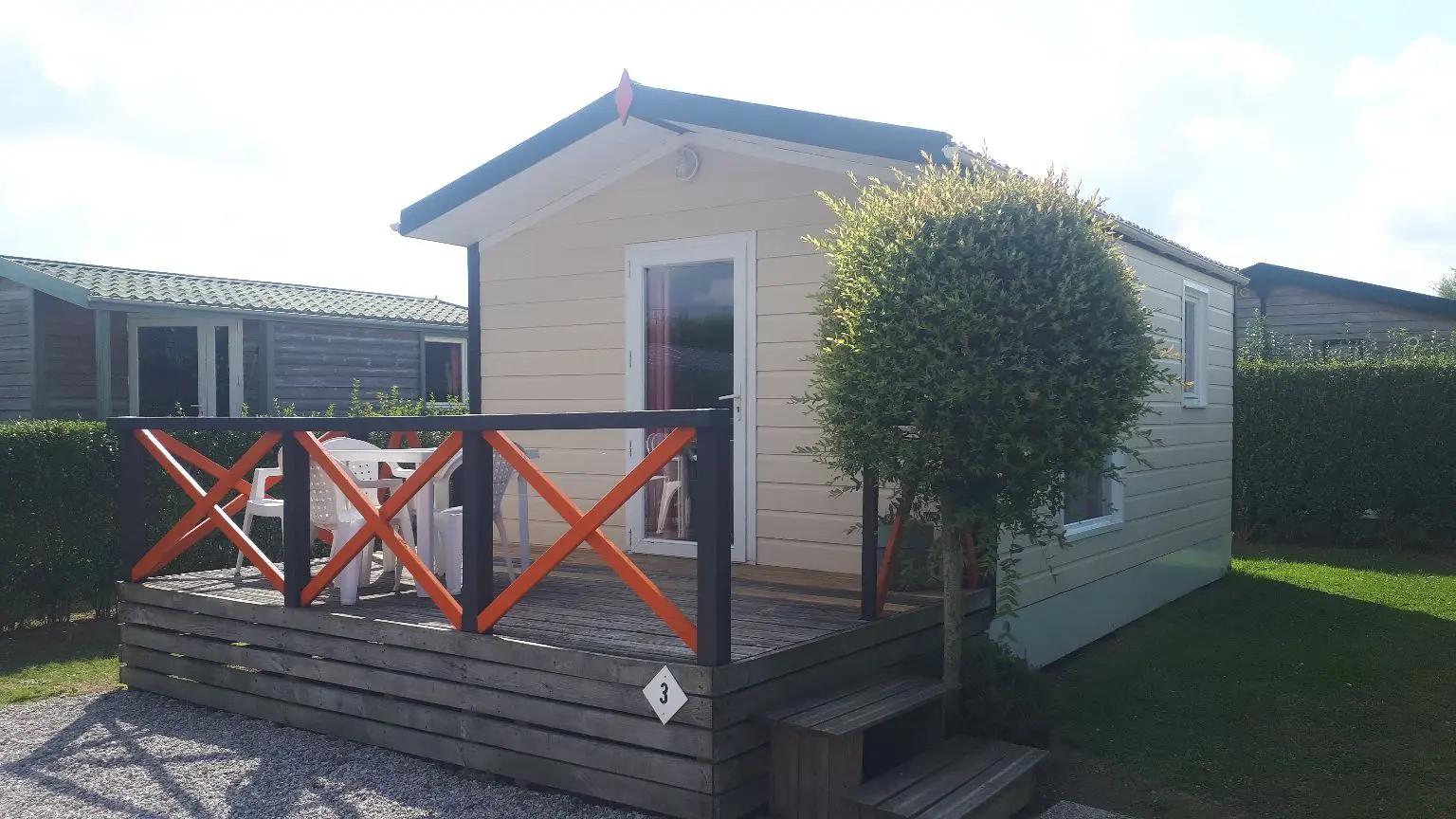 domaine-le-groeneveld-chalet-fluo-couple-loisirs-camping-dunkerque