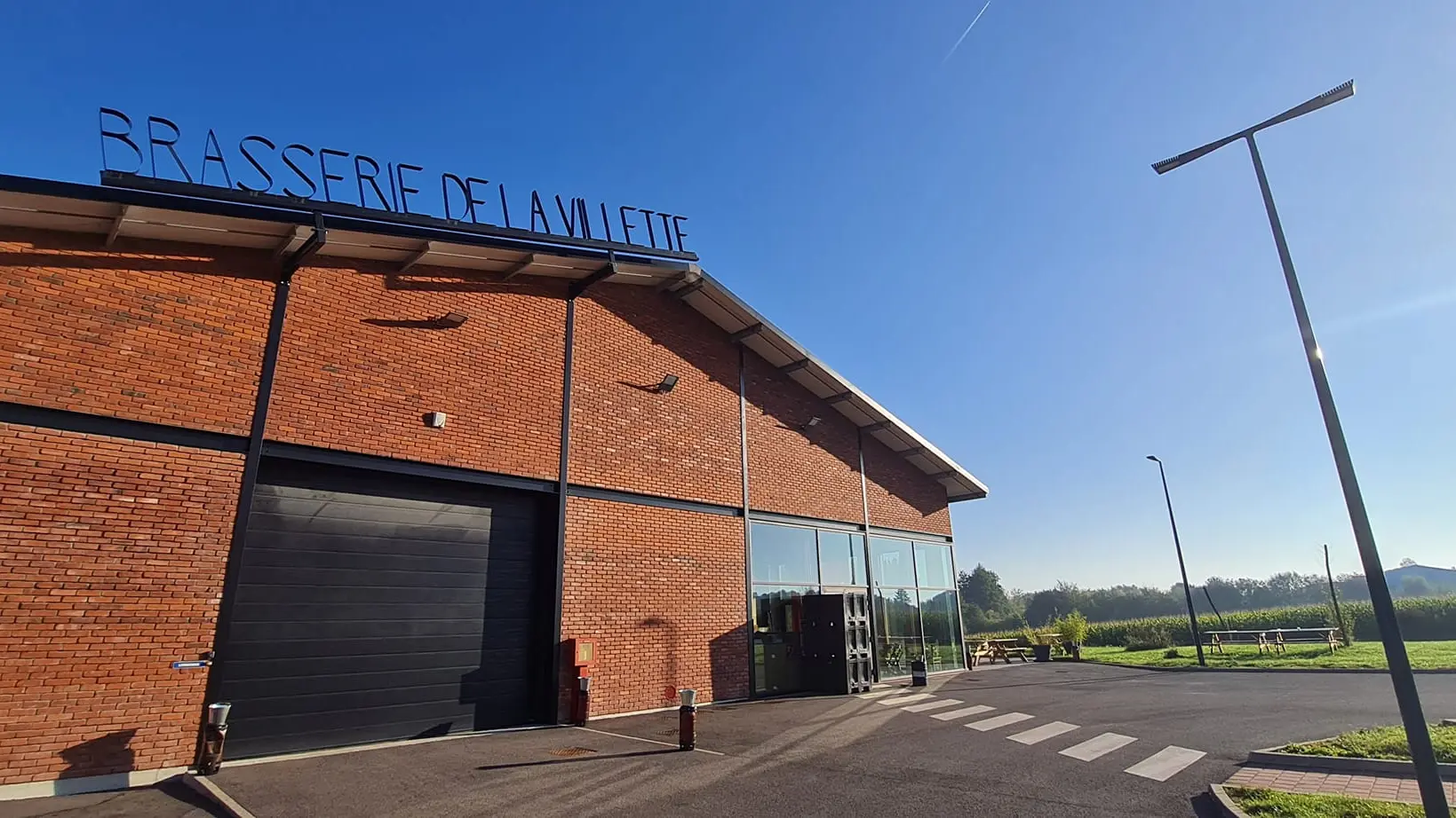 facade-brasserie-la-villette-saultain