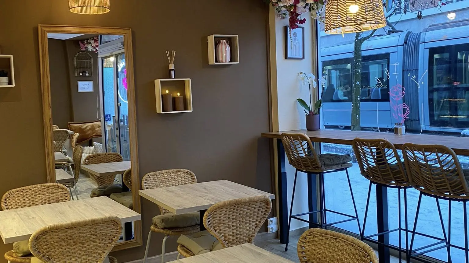 floli-salon-the-valenciennes-salle