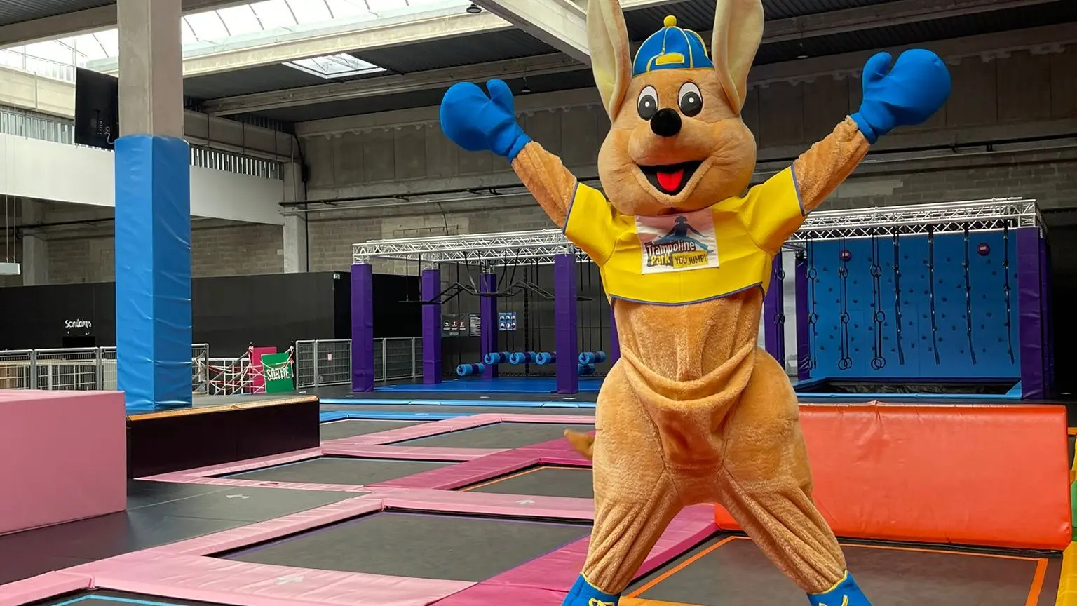 TRAMPOLINE PARK YOU JUMP LILLE HAUBOURDIN - Mascotte