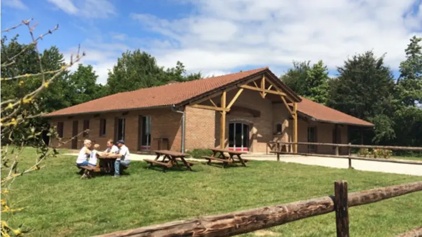 gite au pied es collines