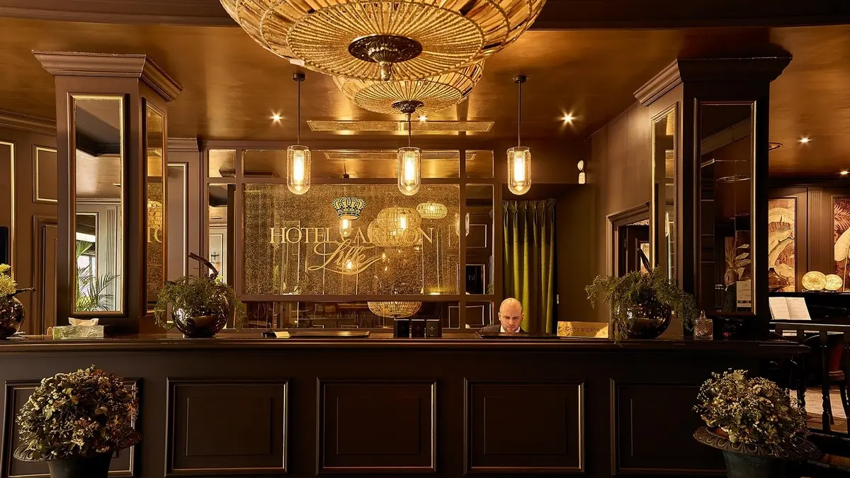 HÔTEL CARLTON - Réception