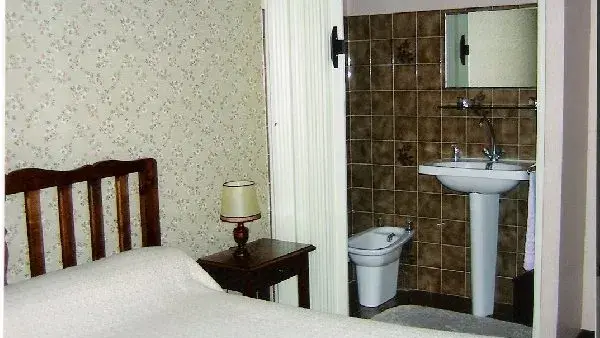 Chambre et cabinet de toilette