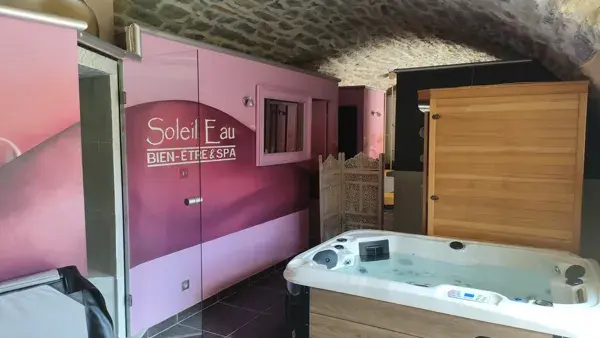 Une nuit romantique en gite ou chambre Compris dans le tarif de la nuit Spa jacuzzi en option le Sauna Hammam Piscine intérieure Massage  Tour en 2 ch avec chauffeur  , Dans les goges du Tarn