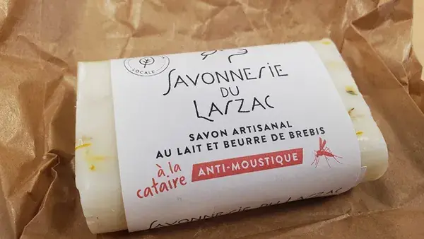 Savon anti-moustiques à l'huile essentielle de cataire (herbe à chat)