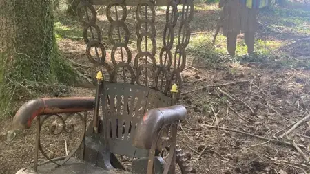 S'inspirant de la célèbre série Game of thrones, découvrez notre trône de fer (à cheval !)