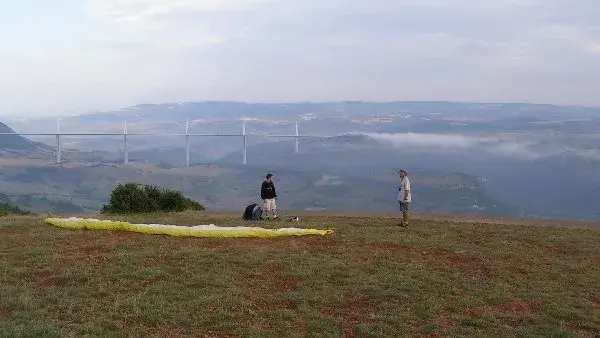 Aire d'envol de Brunas - Face au viaduc de Millau