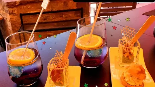 Mise en bouche ( choux chantilly de Roquefort AOP & Cocktail sans alcool