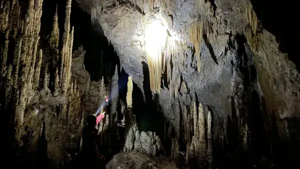 à 80 mètres de profondeur sous le causse Noir