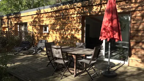 Terrasse Le Chalet de Bois - Location nature près de Millau