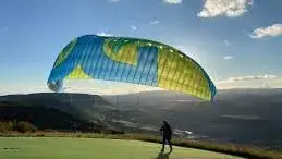 Acrobi Parapente au décollage de Brunas