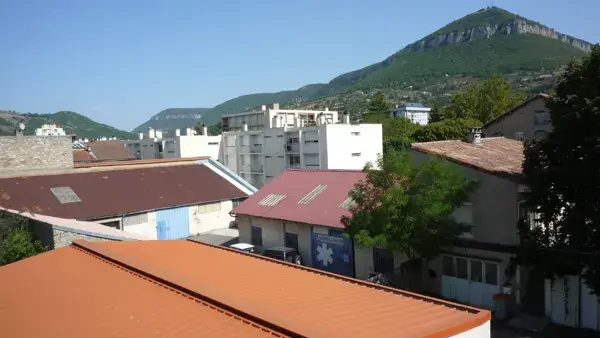 VUE CIRCULAIRE SUR LES MONTAGNES