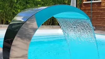 Le mas Rolland - cascade piscine