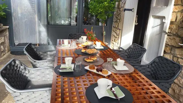 Le mas Rolland - petit déjeuner en terrasse