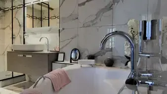 Le mas Rolland - salle de bain Suite Carrare