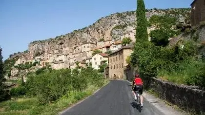 Peyre village classé à 6 km