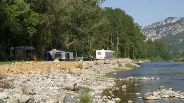 Emplacement bord de rivière