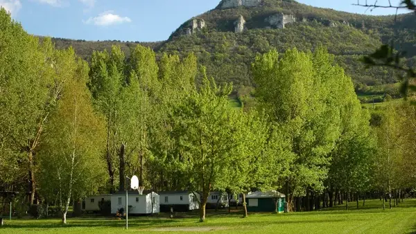 CAMPING LE SAINT LAMBERT, le terrain de sport