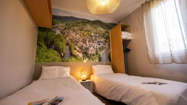 Chambre à 2 lits, chalets du bastié 12140 Entraygues sur Truyère