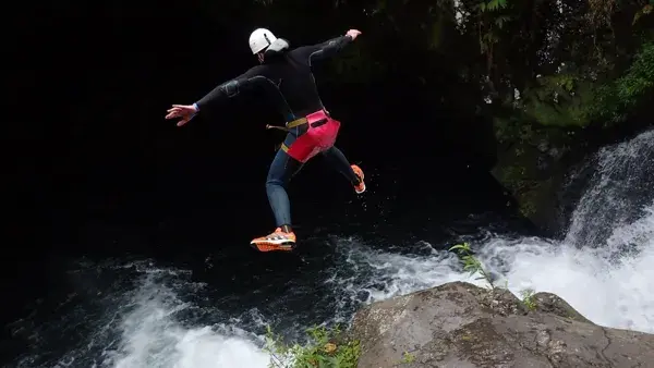 Nömad - Canyon et rando aquatique