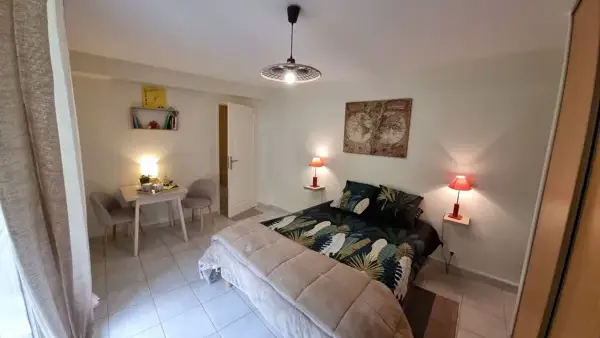 Chambre voyage, coté jardin.