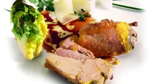 La caille au foie gras, spécialité du Manoir Alexandre