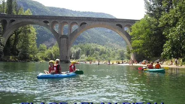 La plage sous le pont du Rozier