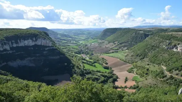 Panorama sur la vallée et le village