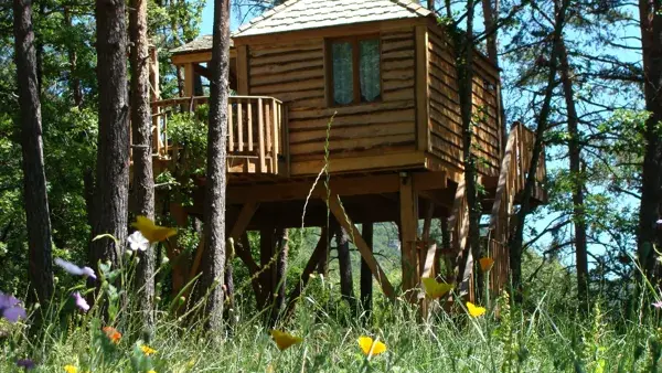 Les cabanes perchées - Nuit insolite en amoureux en Aveyron