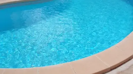 Accès libre à la piscine