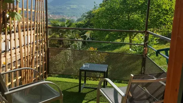 Terrasse vue sur la Pounche D AGAST ou decollent les parapantes