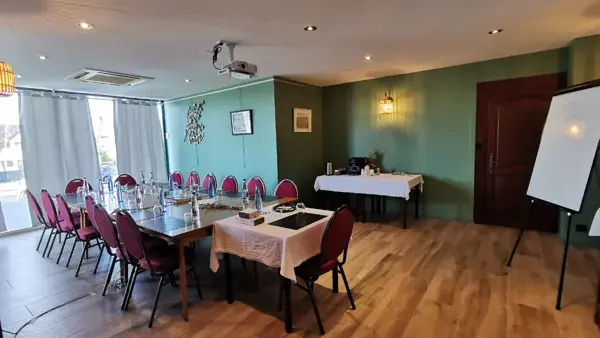 Hôtel et Restaurant La Route d'Argent - Petite Salle séminaire jusqu'à 14 personnes