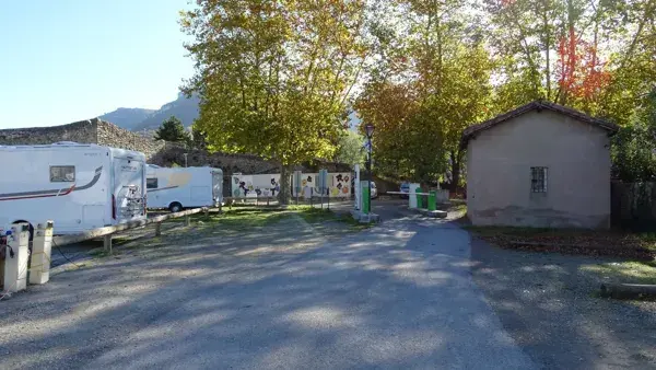 AIRE DE SERVICES CAMPING-CAR PARK - MILLAU VILLE