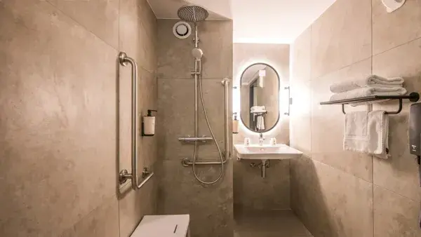 Salle de bain PMR