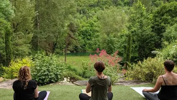 Gite Emeraude Design Nature yoga gorges du tarn gite au bord de l'eau