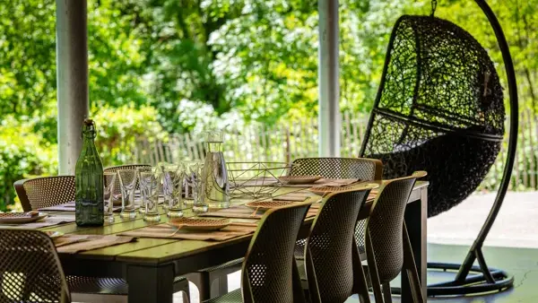 Terrasse couverte vue rivière