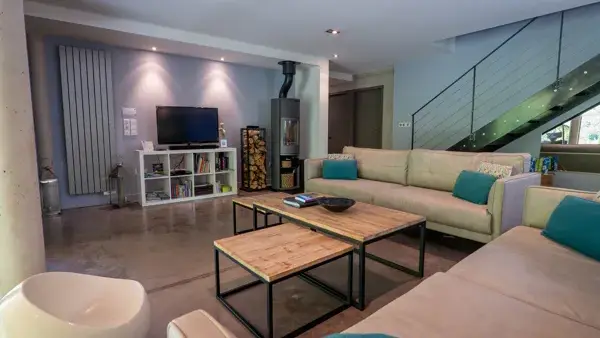 Salon Gite 5 étoiles, accès adapté aux personnes à mobilité réduite.