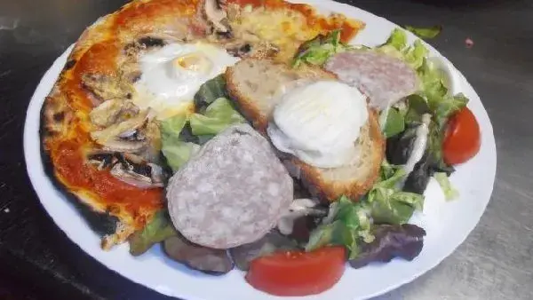 EXEMPLE DE DUO PIZZA SALADE COMPOSEE