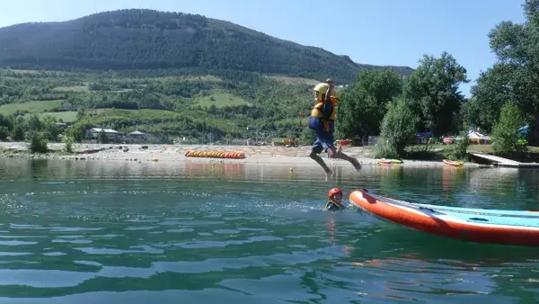 Stage KID: de 6 à 9 ans, des stages adaptés aux tous petits : apprendre à sauter dans l'eau, nager dans le courant et d'autres aventures !