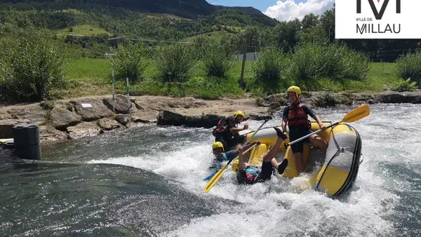 Vivez l'eau vive en équipe avec le rafting au parc Aquavague !