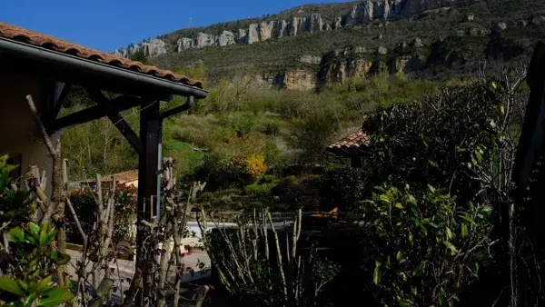 Vue depuis la piscine et le Jacuzzi